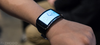 Illustration for article titled ​Samsung Gear S Hands On: A Tiny Phone That's Still Big on Your Wrist